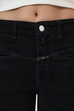 Relaxed Pants - Pedal Pusher Aus Breitcord Black 2 Relaxed Pants - Pedal Pusher Aus Breitcord Black -Closed Geschaft C21002 38I 30 100 2