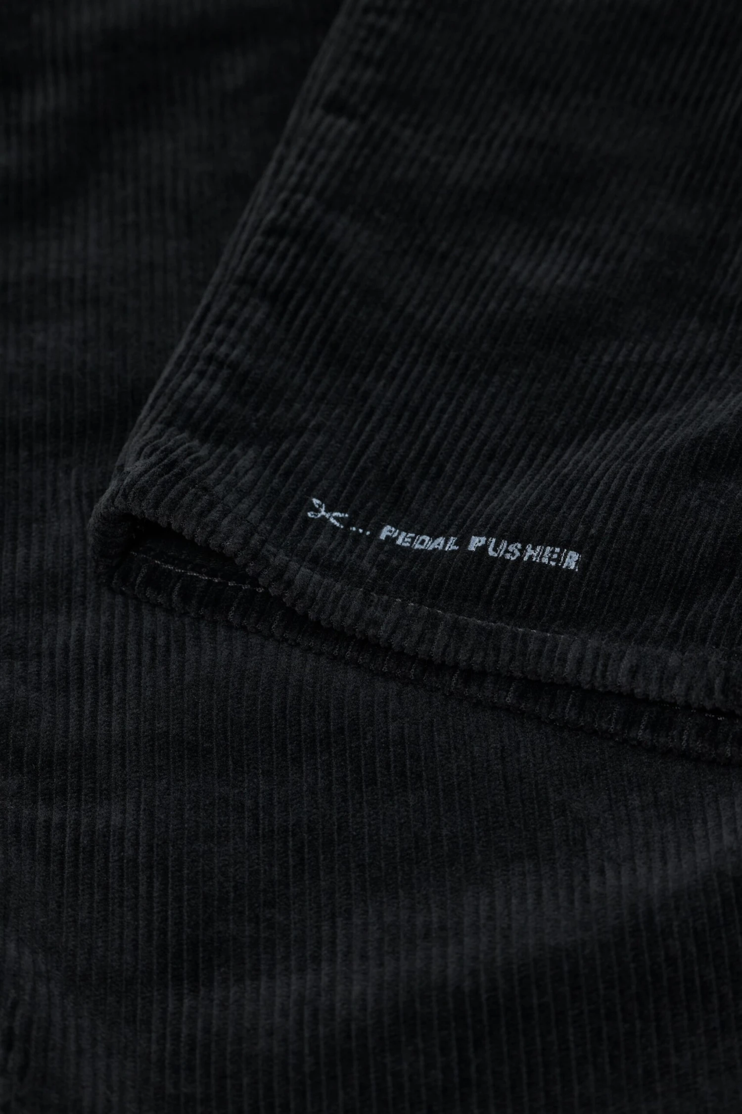 Relaxed Pants - Pedal Pusher aus Breitcord Black Relaxed Pants - Pedal Pusher Aus Breitcord Black -Closed Geschaft C21002 38I 30 100 3 scaled