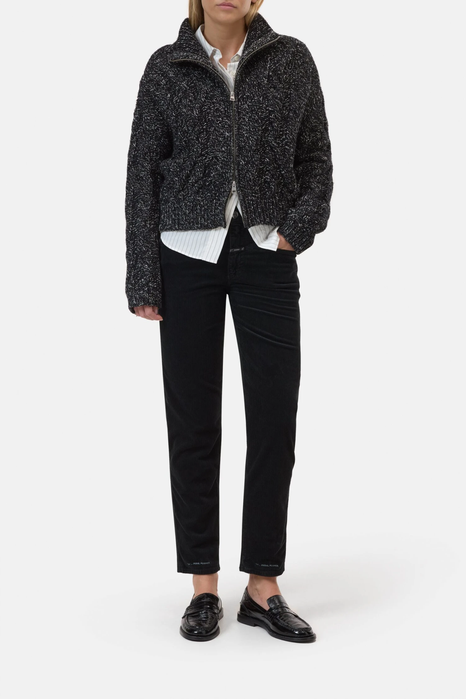 Relaxed Pants - Pedal Pusher aus Breitcord Black Relaxed Pants - Pedal Pusher Aus Breitcord Black -Closed Geschaft C21002 38I 30 100 scaled