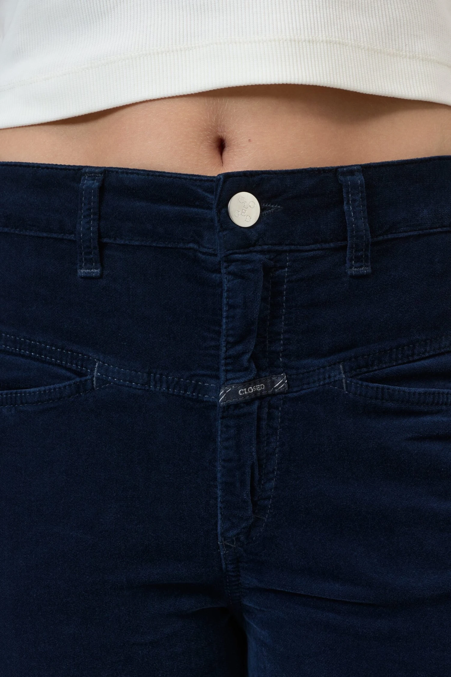 Relaxed Pants - Pedal Pusher Dark night Relaxed Pants - Pedal Pusher Dark Night -Closed Geschaft C21002 39G 30 568 2 scaled