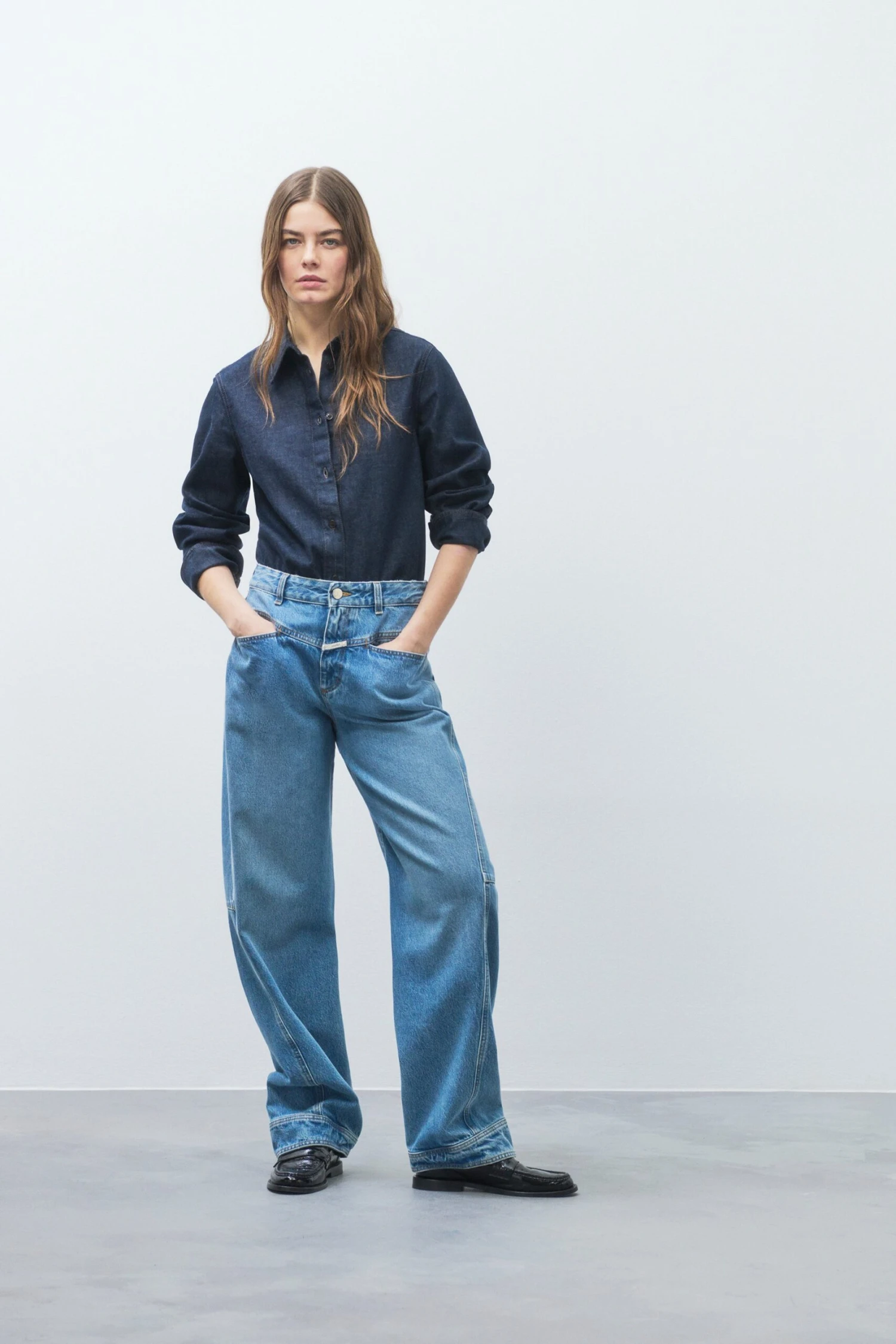 Relaxed Jeans - Lira-X Mid blue Relaxed Jeans - Lira-X Mid Blue -Closed Geschaft C21020 18R 3B MBL 4 scaled