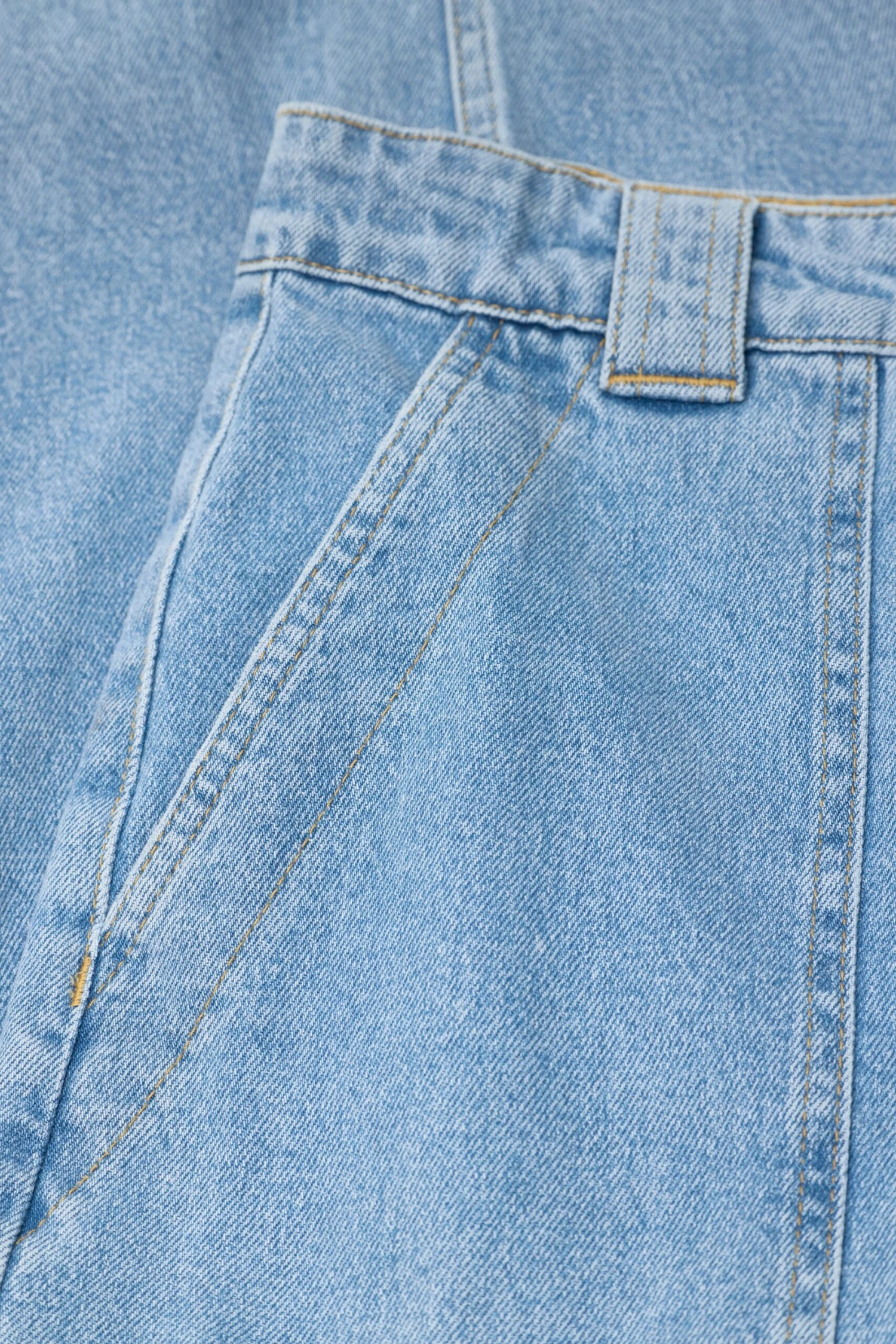 Barrel Jeans - Rhannon Light blue Barrel Jeans - Rhannon Light Blue -Closed Geschaft C21734 05A 39 LBL 4 scaled