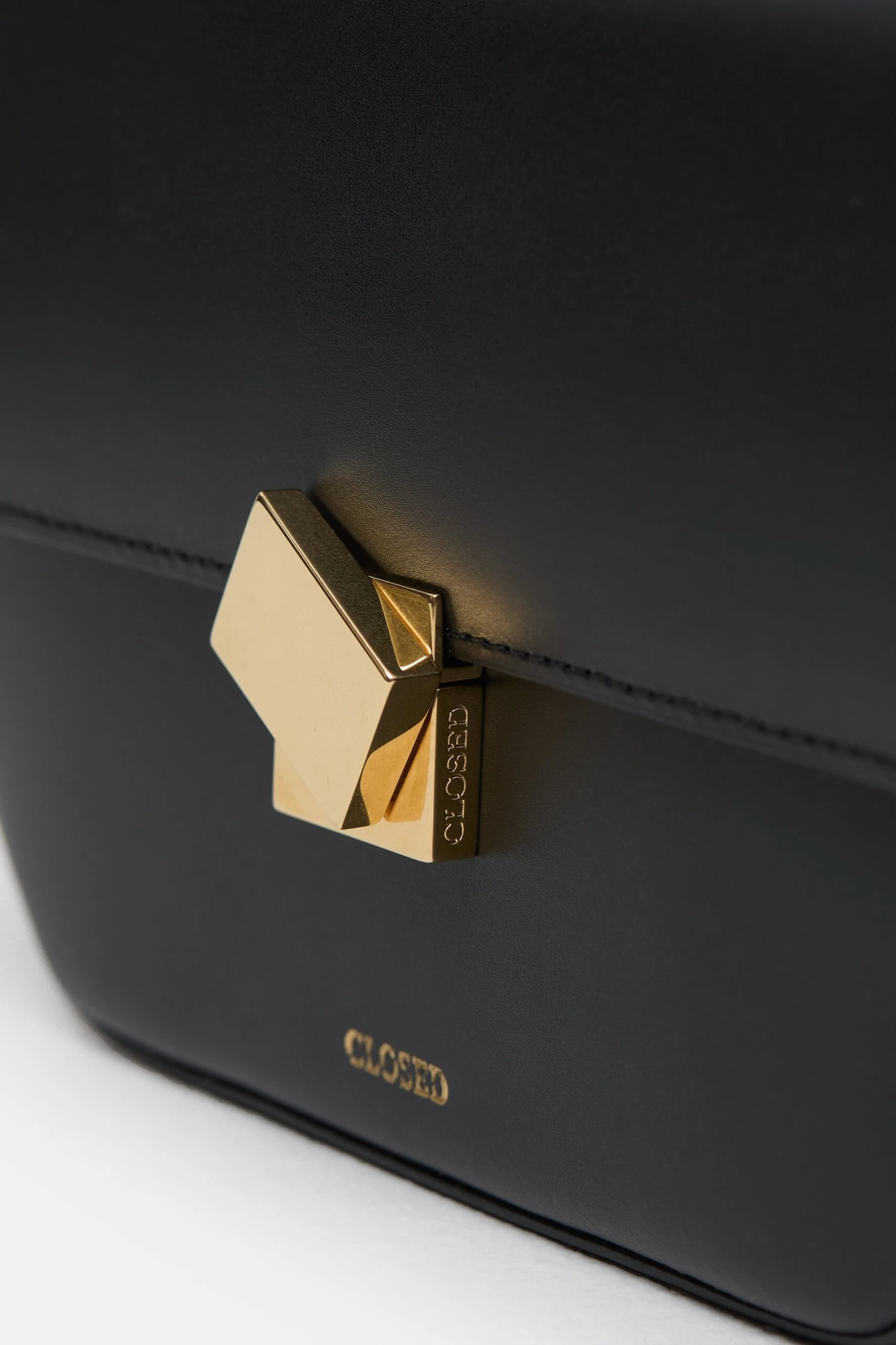 Closed Bag One Small Black Closed Bag One Small Black -Closed Geschaft C90424 88H 22 100 2 scaled