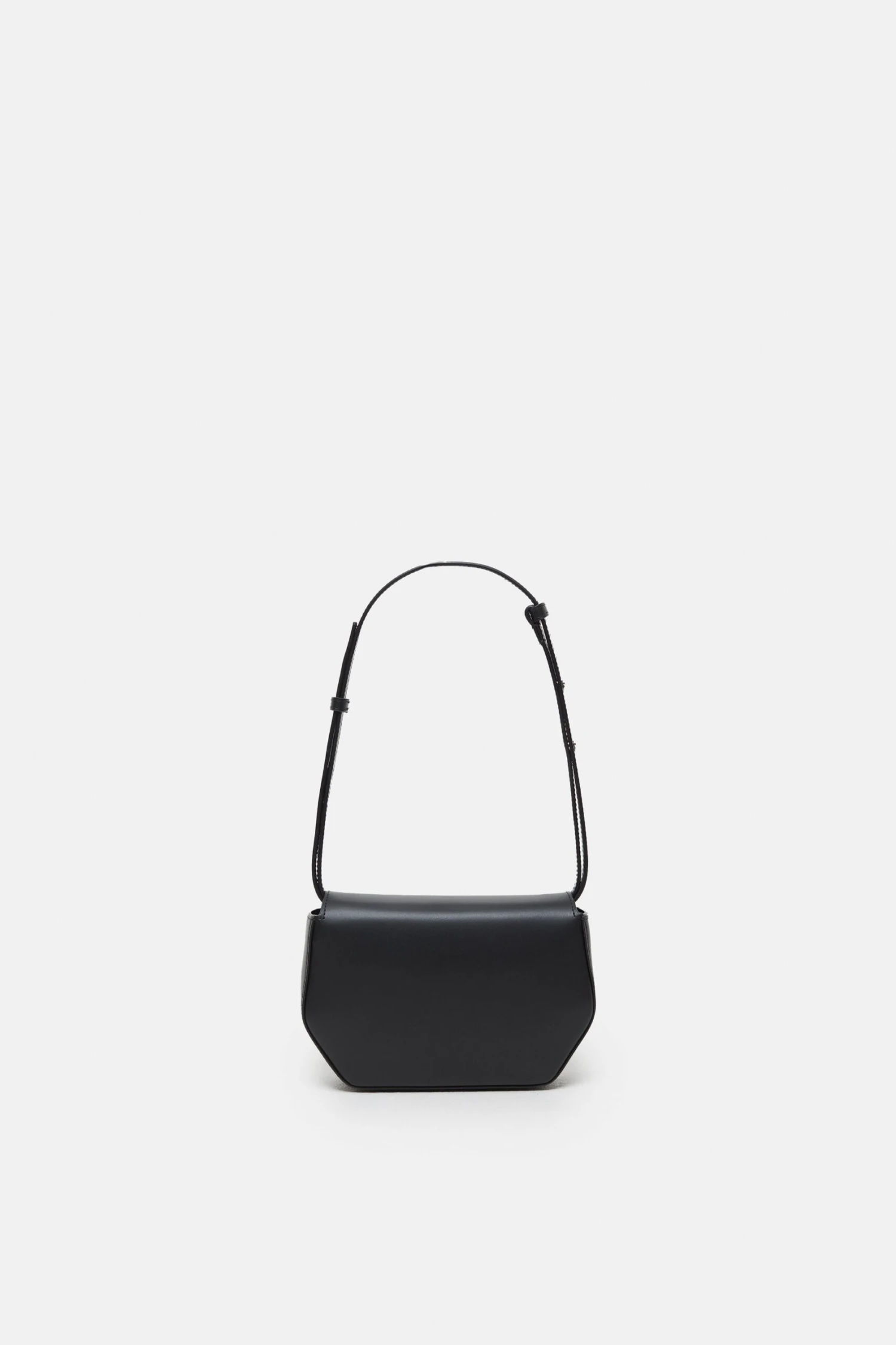 Closed Bag One Small Black Closed Bag One Small Black -Closed Geschaft C90424 88H 22 100 4 scaled