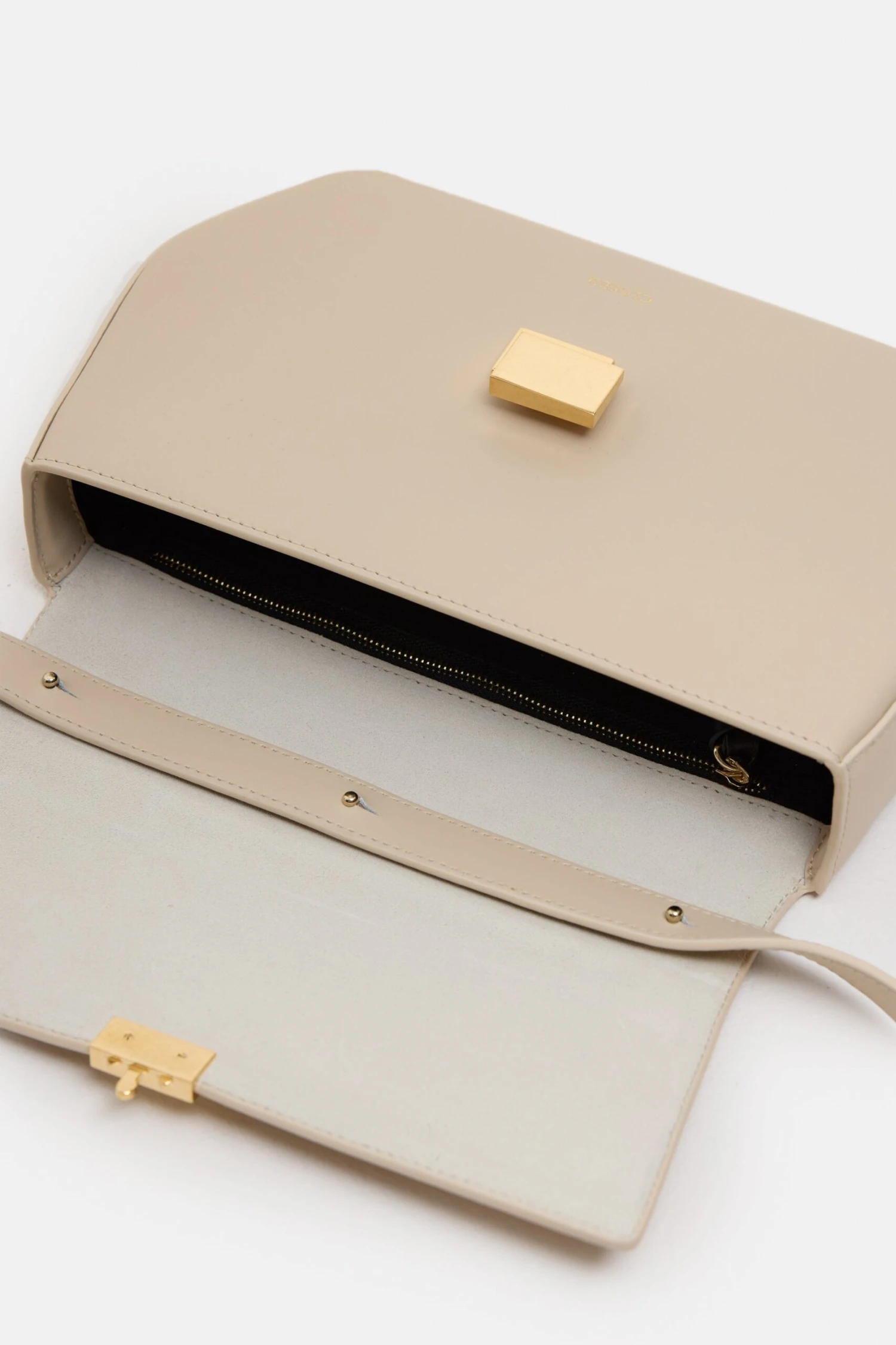 Closed Bag One medium Shetland Closed Bag One Medium Shetland -Closed Geschaft C90432 88H 22 276 3 scaled