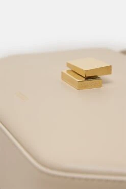 Closed Bag One Medium Shetland 5 Closed Bag One Medium Shetland -Closed Geschaft C90432 88H 22 276 5