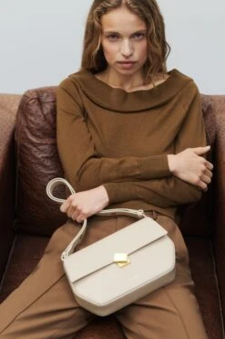 Closed Bag One Medium Shetland 6 Closed Bag One Medium Shetland -Closed Geschaft C90432 88H 22 276 6