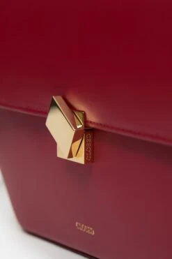 Closed Bag One Medium Cherry Red -Closed Geschaft C90432 88H 22 343 2