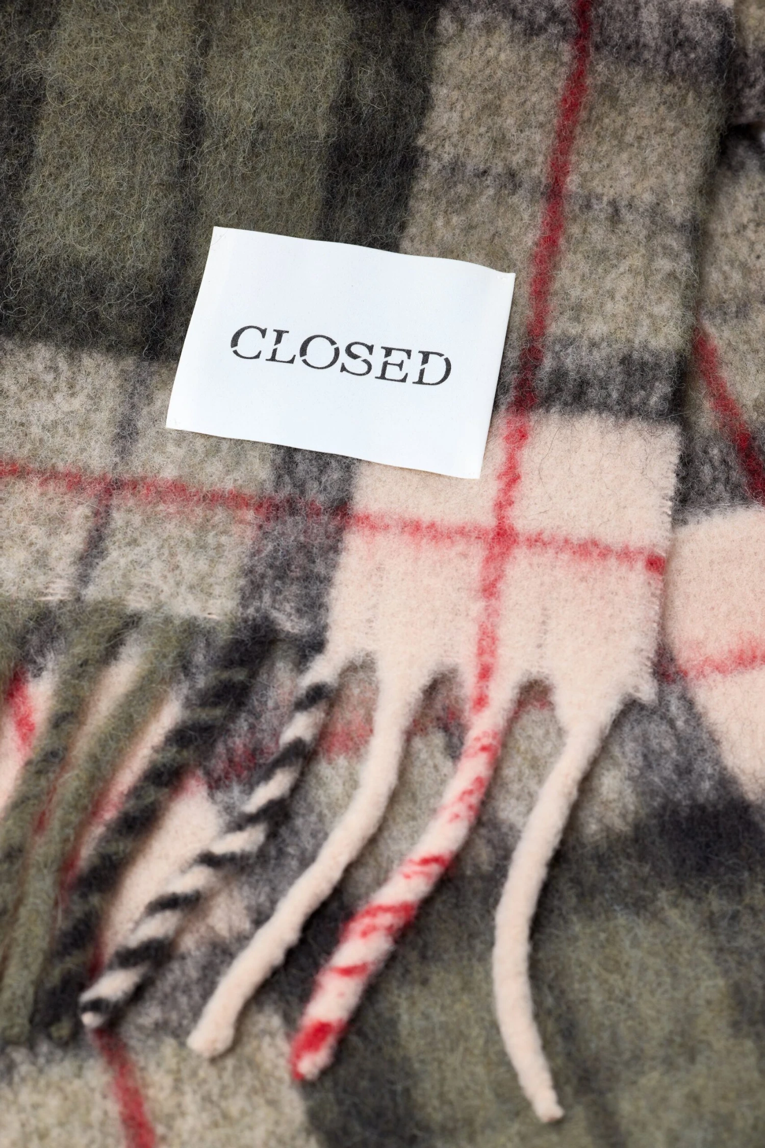 Karierter Schal aus Alpaka-Mix Pale pink Karierter Schal Aus Alpaka-Mix Pale Pink -Closed Geschaft C90823 70F 22 824 1 scaled