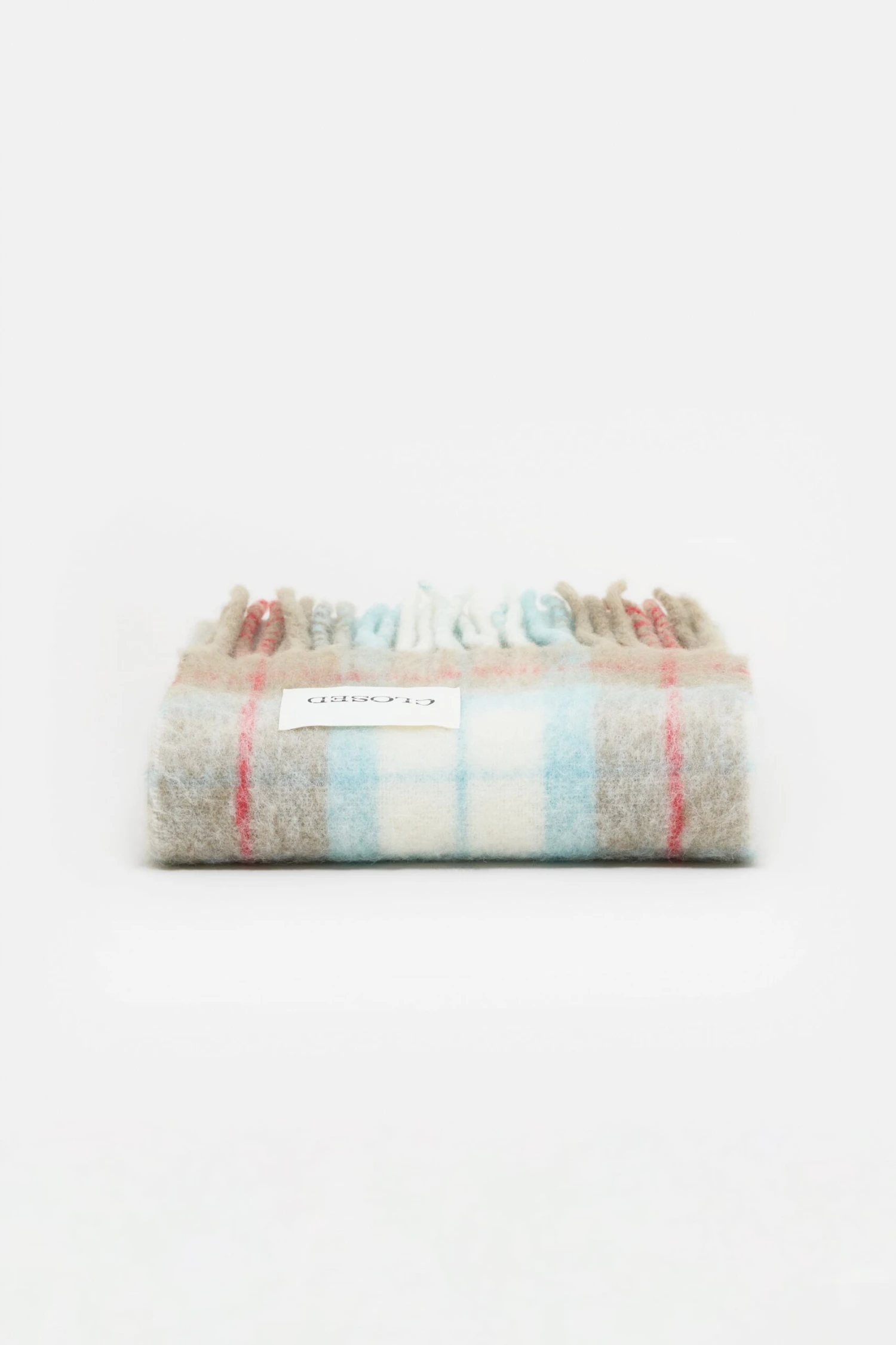 Karierter Schal aus Alpaka-Mix Clay beige Karierter Schal Aus Alpaka-Mix Clay Beige -Closed Geschaft C90823 70F 22 911 scaled