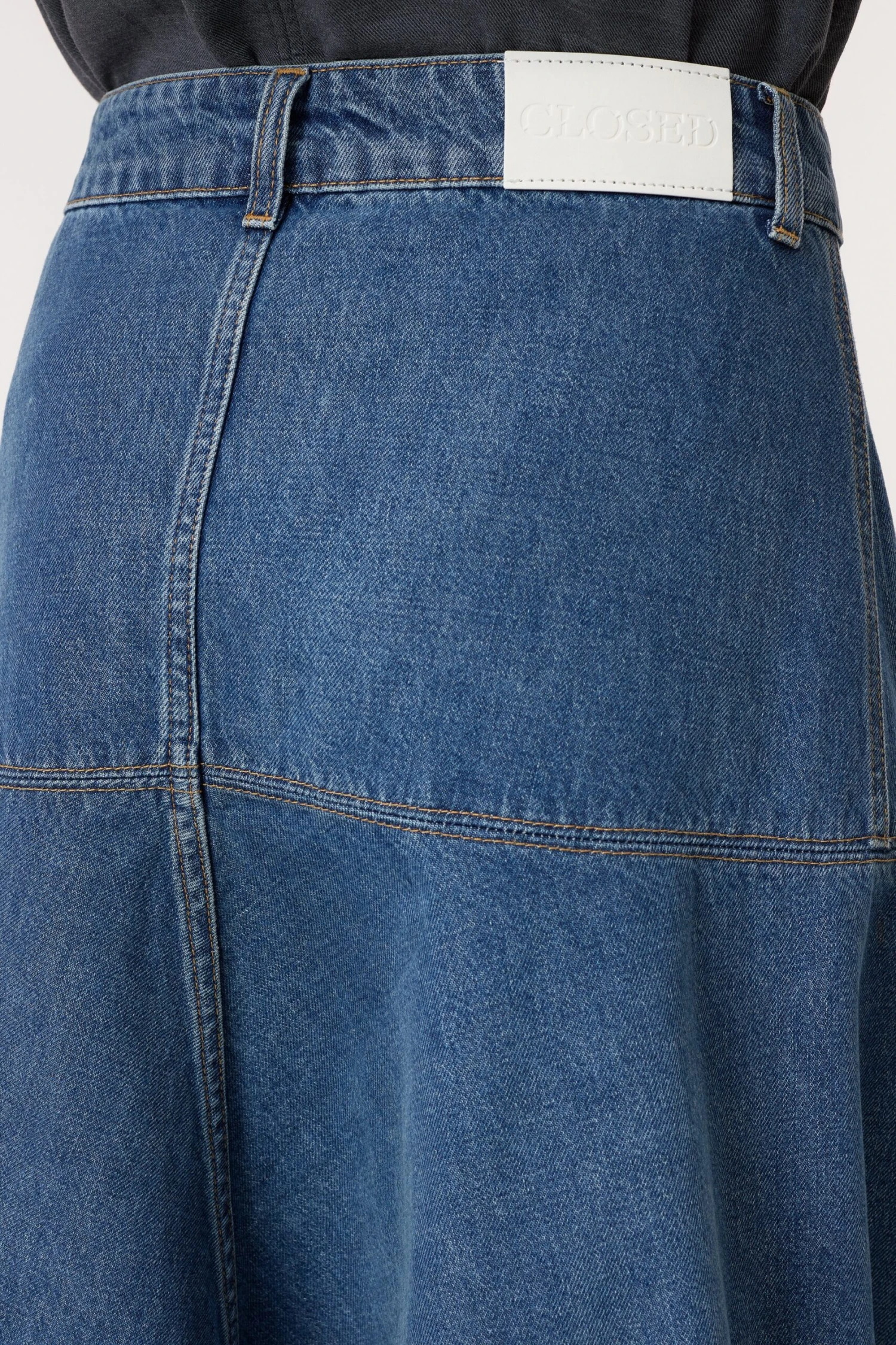 Ausgesteller Denim-Rock Mid blue Ausgesteller Denim-Rock Mid Blue -Closed Geschaft C93217 18Q 4F MBL 3 scaled