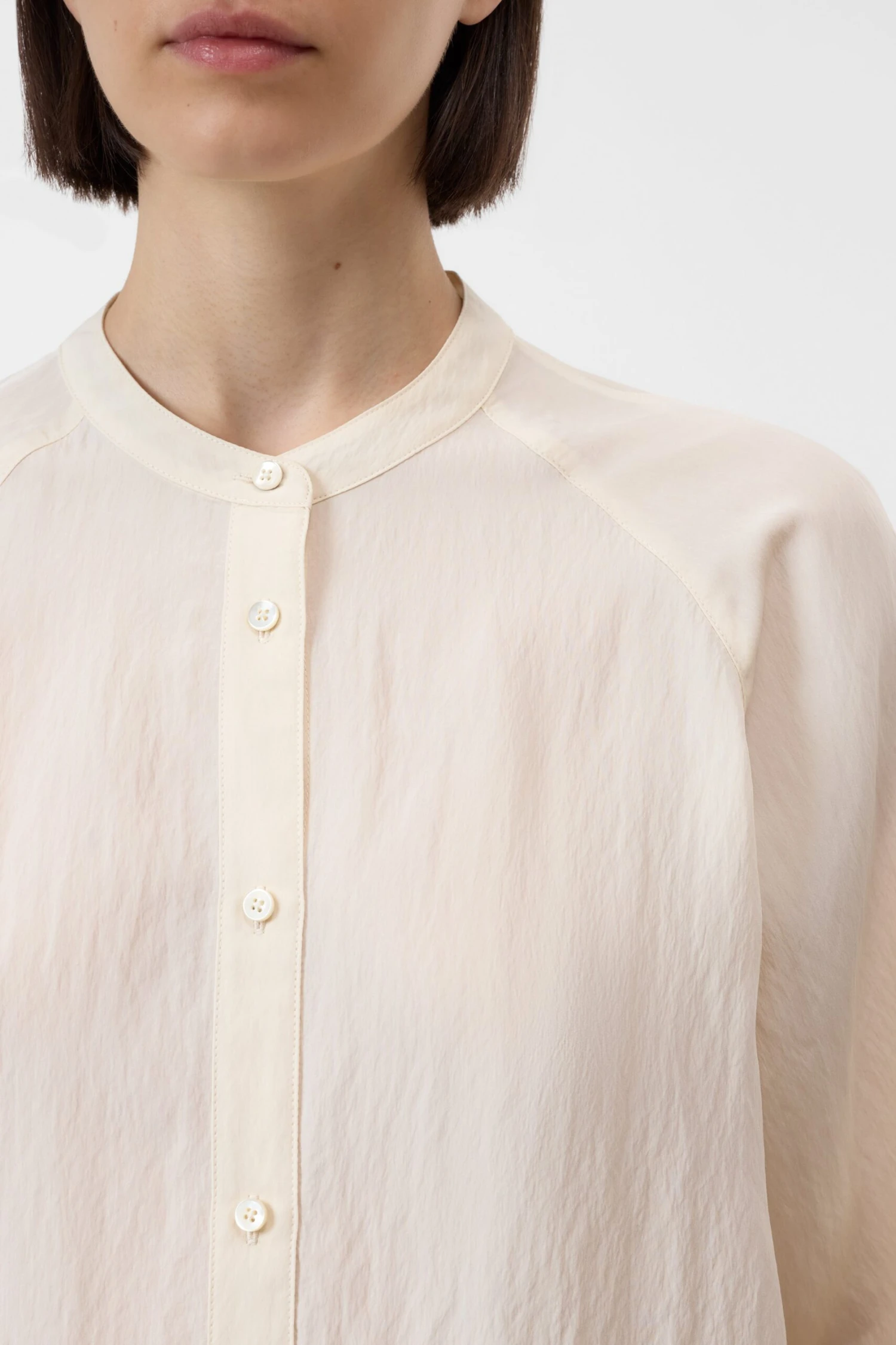 Tunika aus Viskose-Mix Ecru Tunika Aus Viskose-Mix Ecru -Closed Geschaft C94027 267 22 201 3 scaled