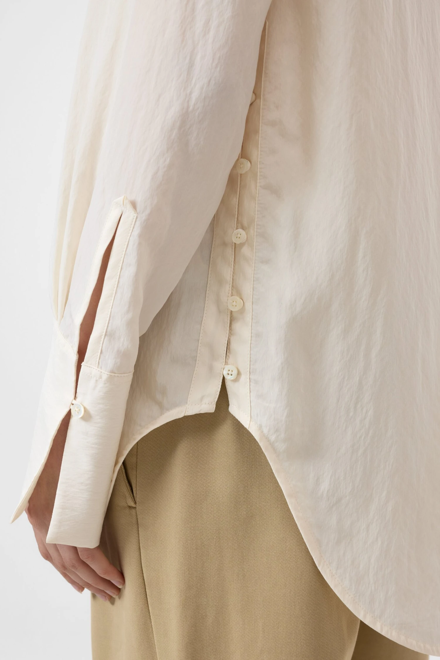 Tunika aus Viskose-Mix Ecru Tunika Aus Viskose-Mix Ecru -Closed Geschaft C94027 267 22 201 4 scaled