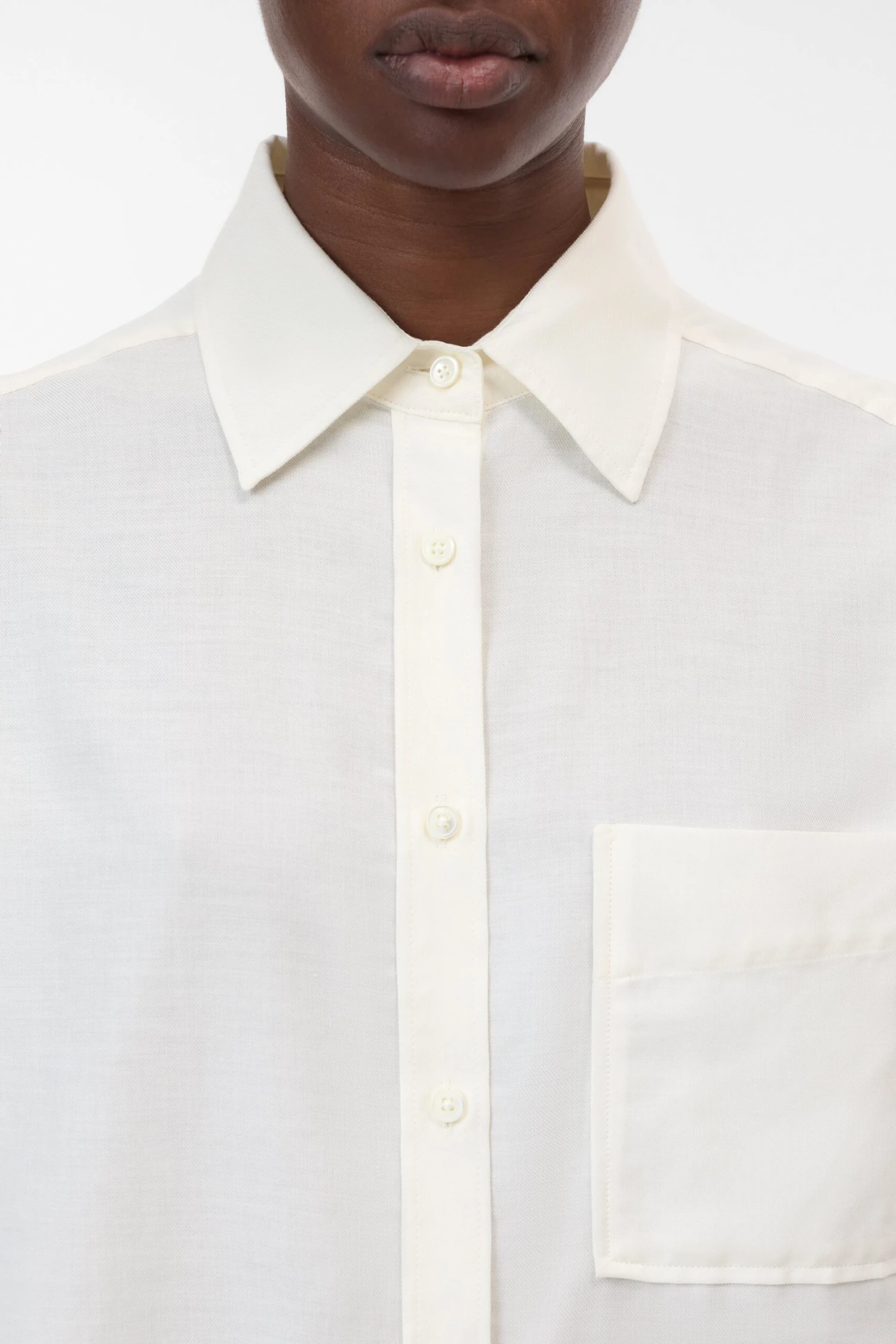 Bluse aus Baumwolle-Mix Ivory Bluse Aus Baumwolle-Mix Ivory -Closed Geschaft C94240 23M 22 218 3 scaled