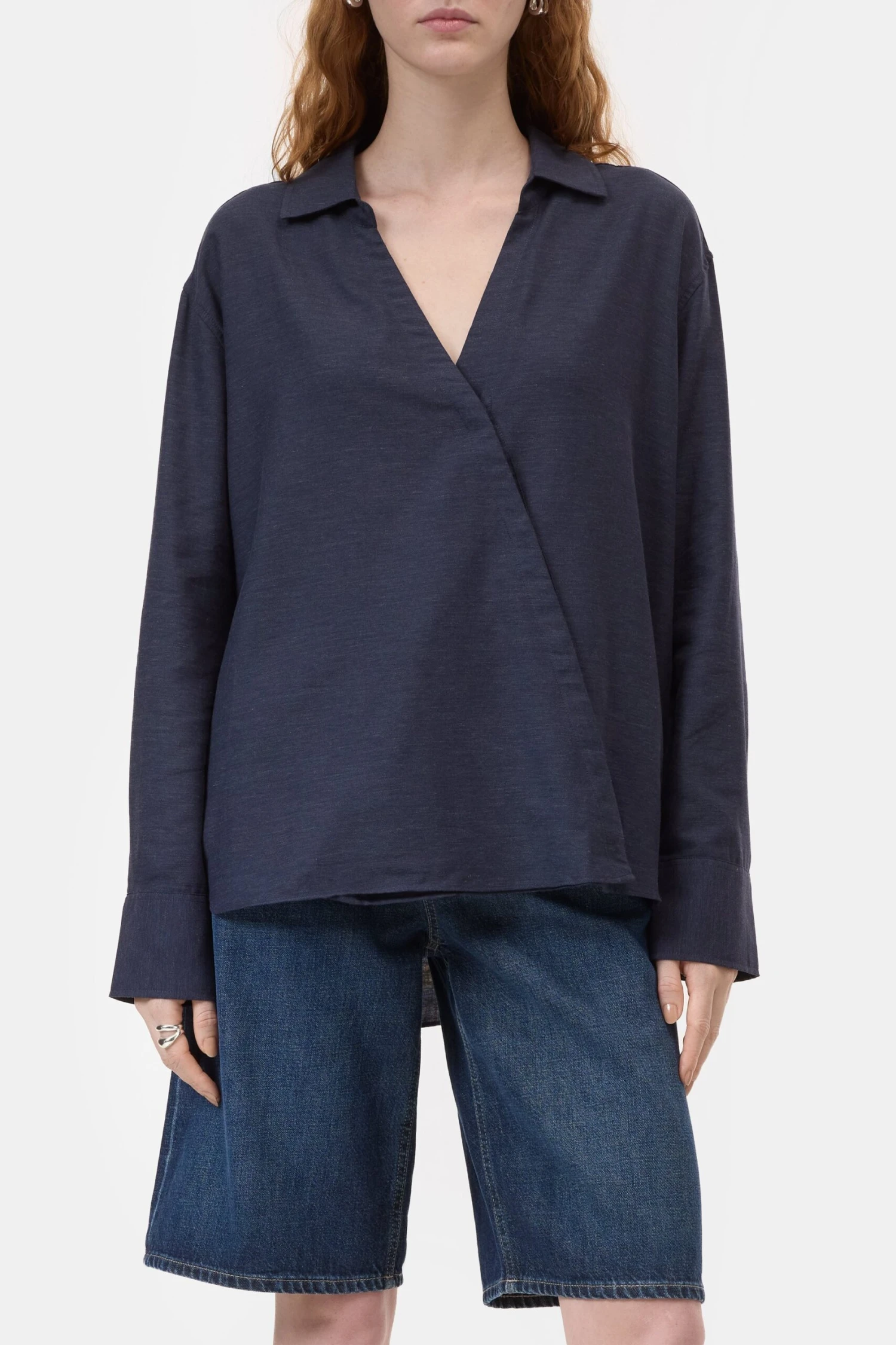 Asymmetrische Bluse aus Baumwolle-Mix Smokey blue Asymmetrische Bluse Aus Baumwolle-Mix Smokey Blue -Closed Geschaft C94246 23M 22 506 1 scaled