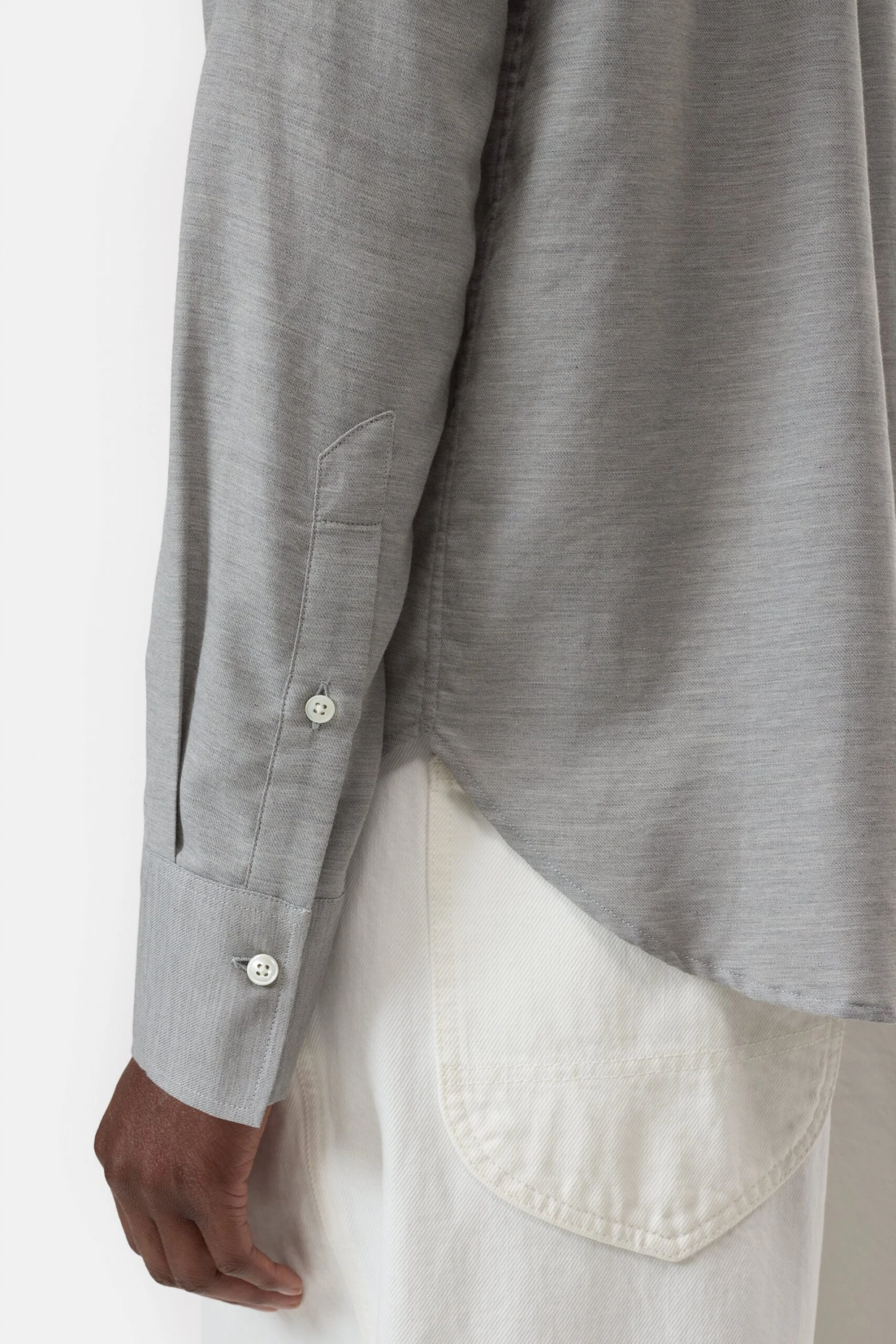 Klassisches Baumwollhemd mit Kaschmir Light grey melange Klassisches Baumwollhemd Mit Kaschmir Light Grey Melange -Closed Geschaft C94362 23M 22 127 4 scaled