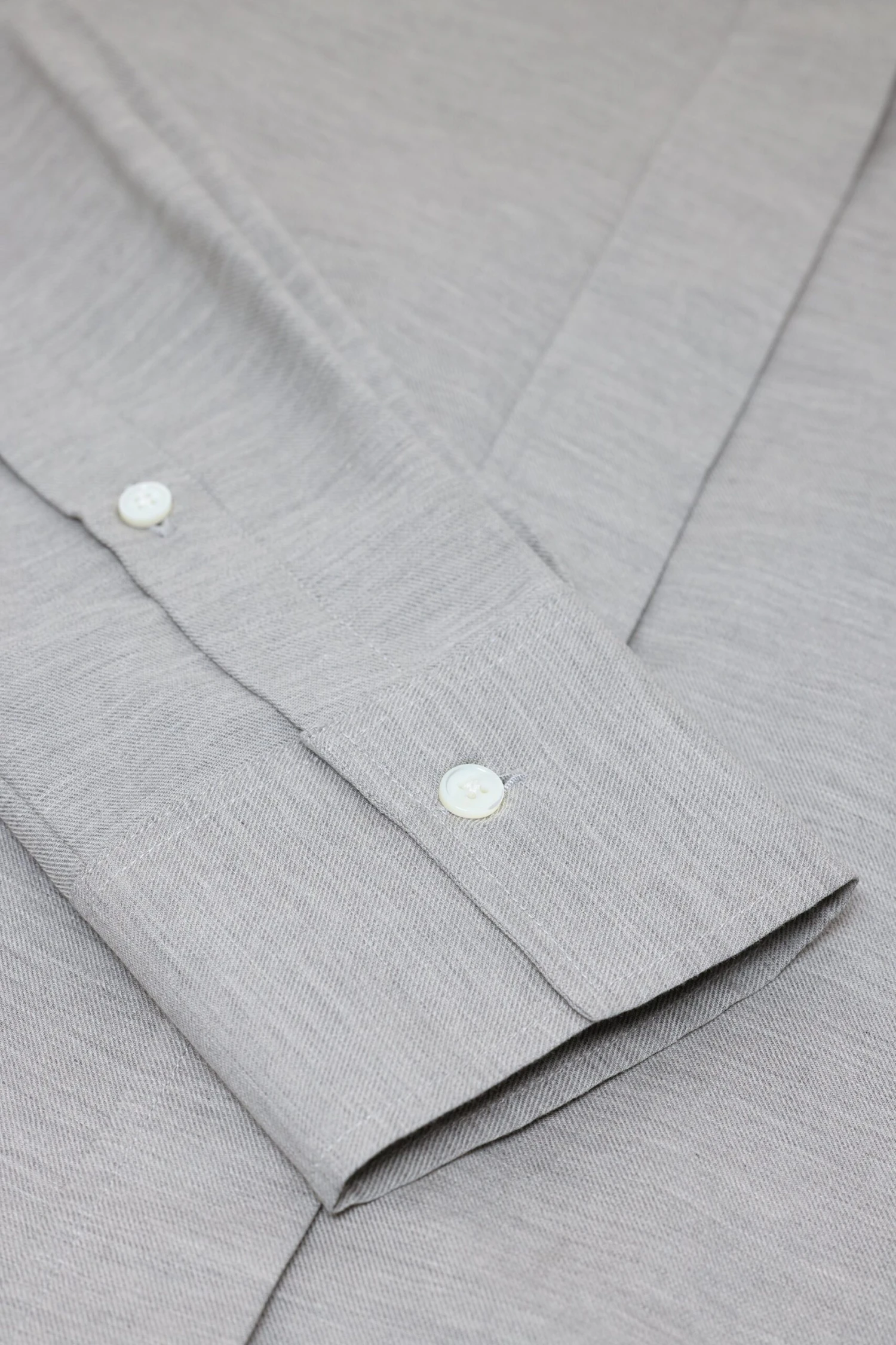 Klassisches Baumwollhemd mit Kaschmir Light grey melange Klassisches Baumwollhemd Mit Kaschmir Light Grey Melange -Closed Geschaft C94362 23M 22 127 5 scaled