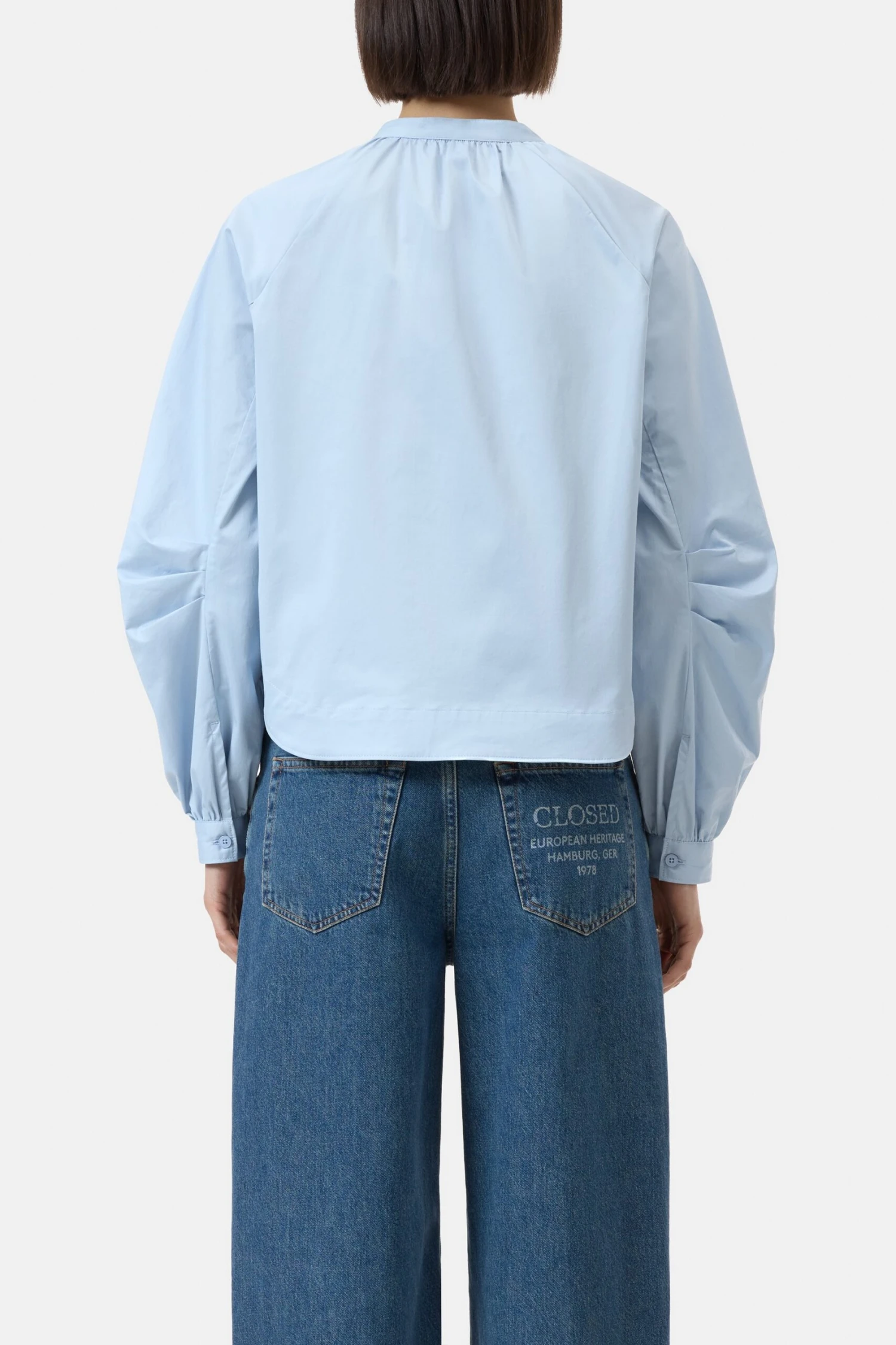 Bluse aus Bio-Baumwolle Powder blue Bluse Aus Bio-Baumwolle Powder Blue -Closed Geschaft C94630 252 22 585 2 scaled