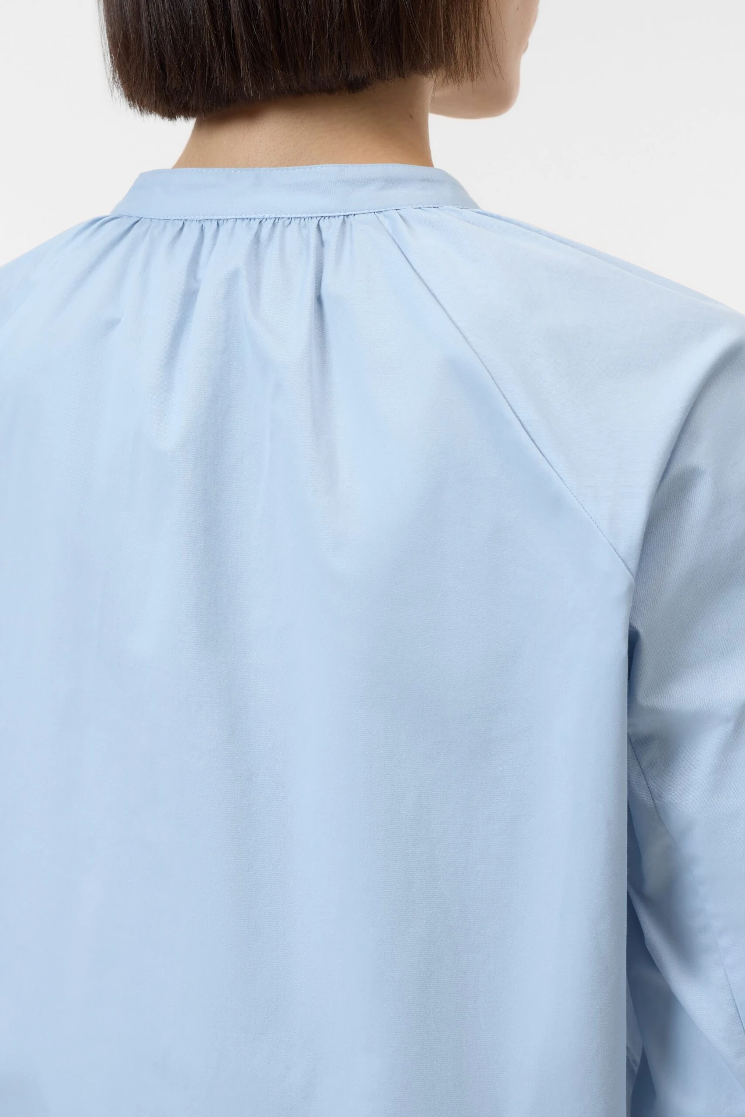 Bluse aus Bio-Baumwolle Powder blue Bluse Aus Bio-Baumwolle Powder Blue -Closed Geschaft C94630 252 22 585 4 scaled