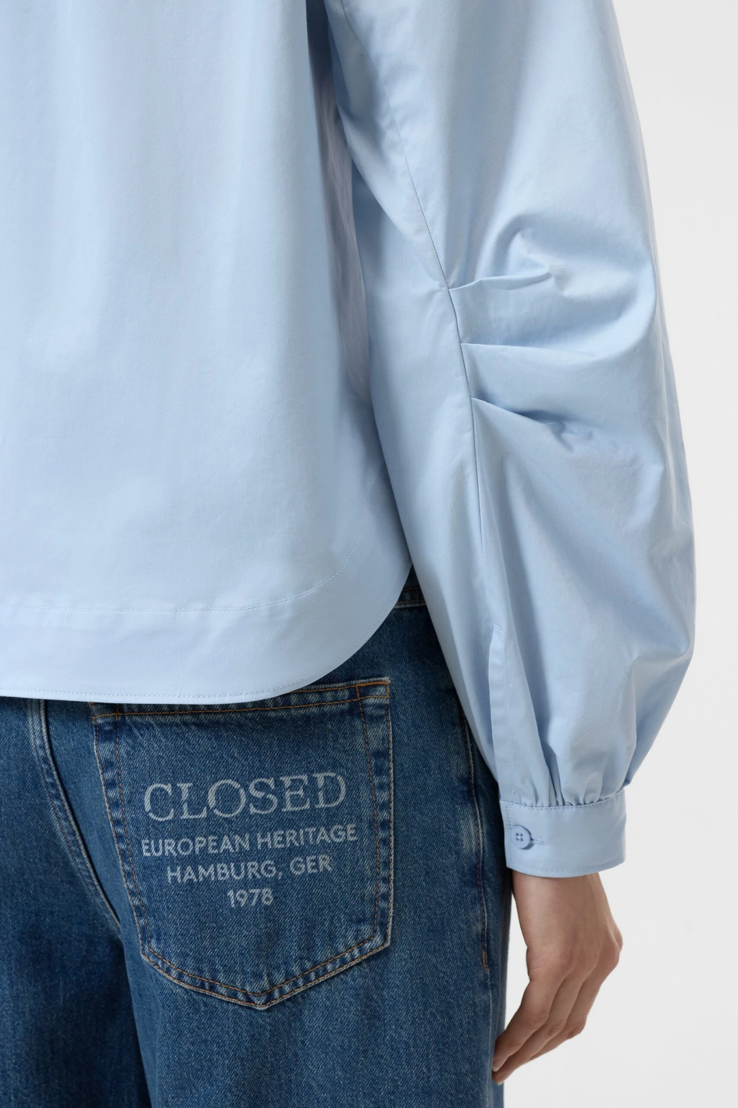 Bluse aus Bio-Baumwolle Powder blue Bluse Aus Bio-Baumwolle Powder Blue -Closed Geschaft C94630 252 22 585 5 scaled