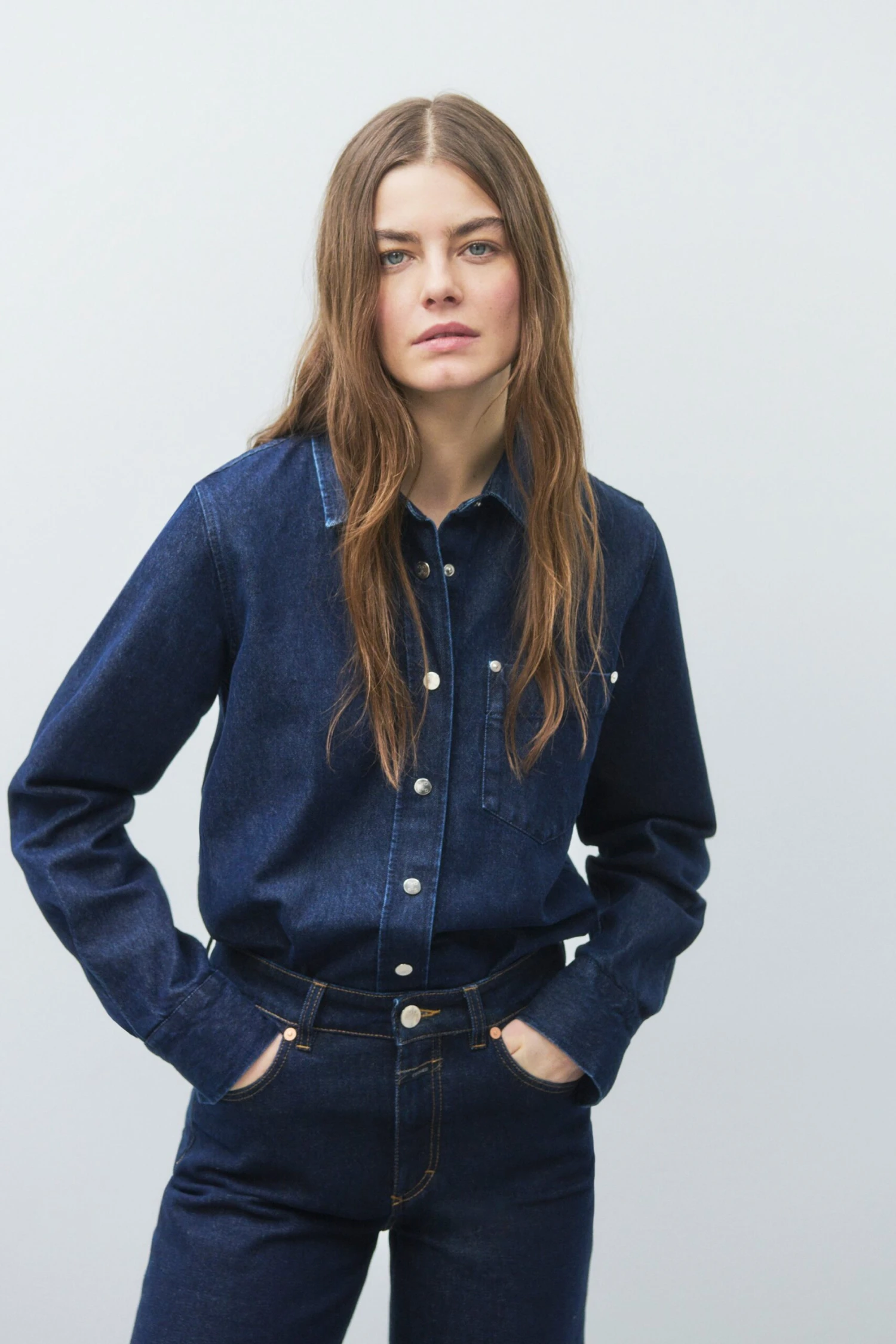 Klassische Denim-Bluse Dark blue Klassische Denim-Bluse Dark Blue -Closed Geschaft C94715 16L 2Y DBL 5 scaled