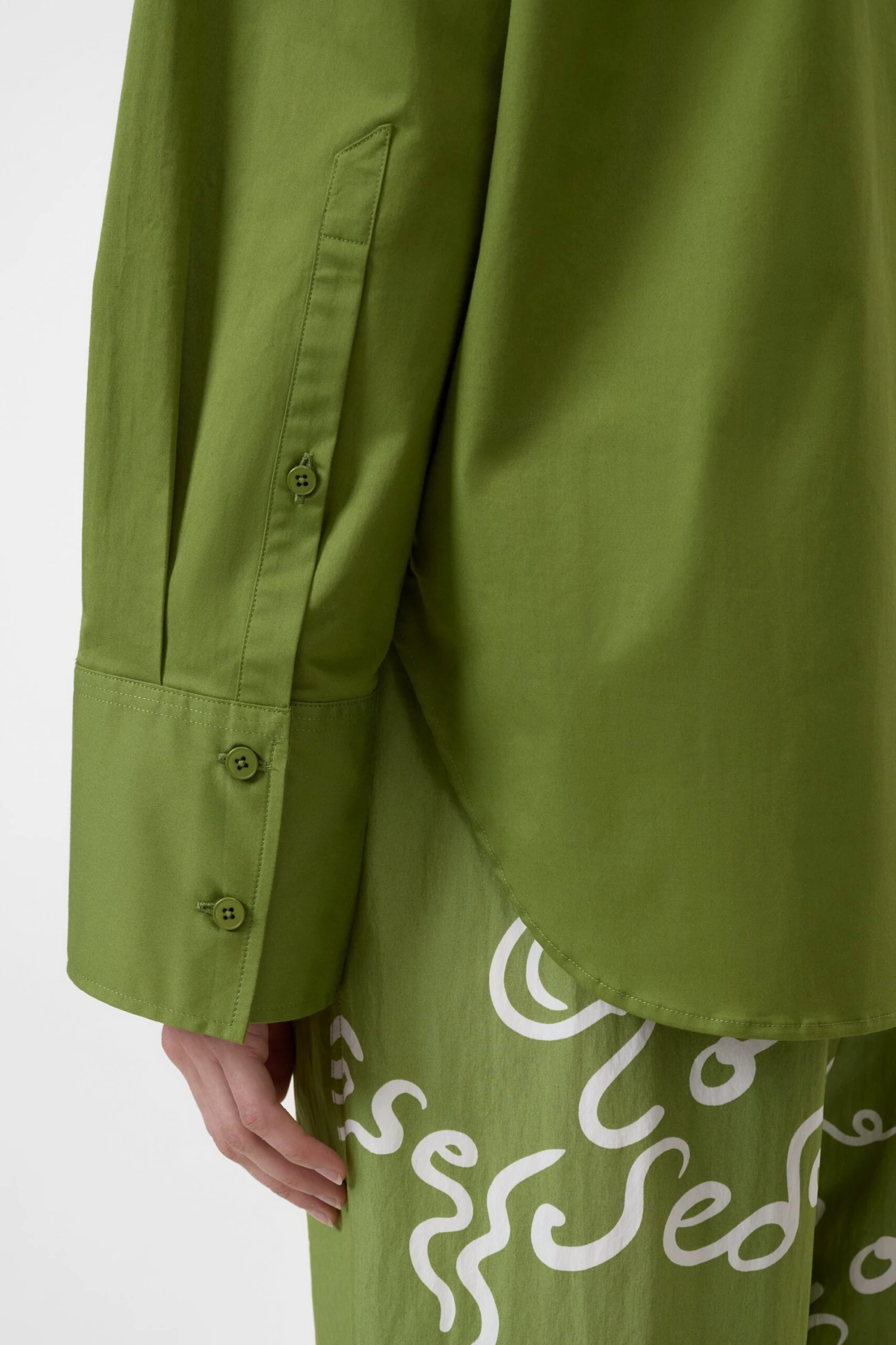 Schalbluse aus Baumwoll-Popeline Pistachio green Schalbluse Aus Baumwoll-Popeline Pistachio Green -Closed Geschaft C94789 252 22 695 4 scaled