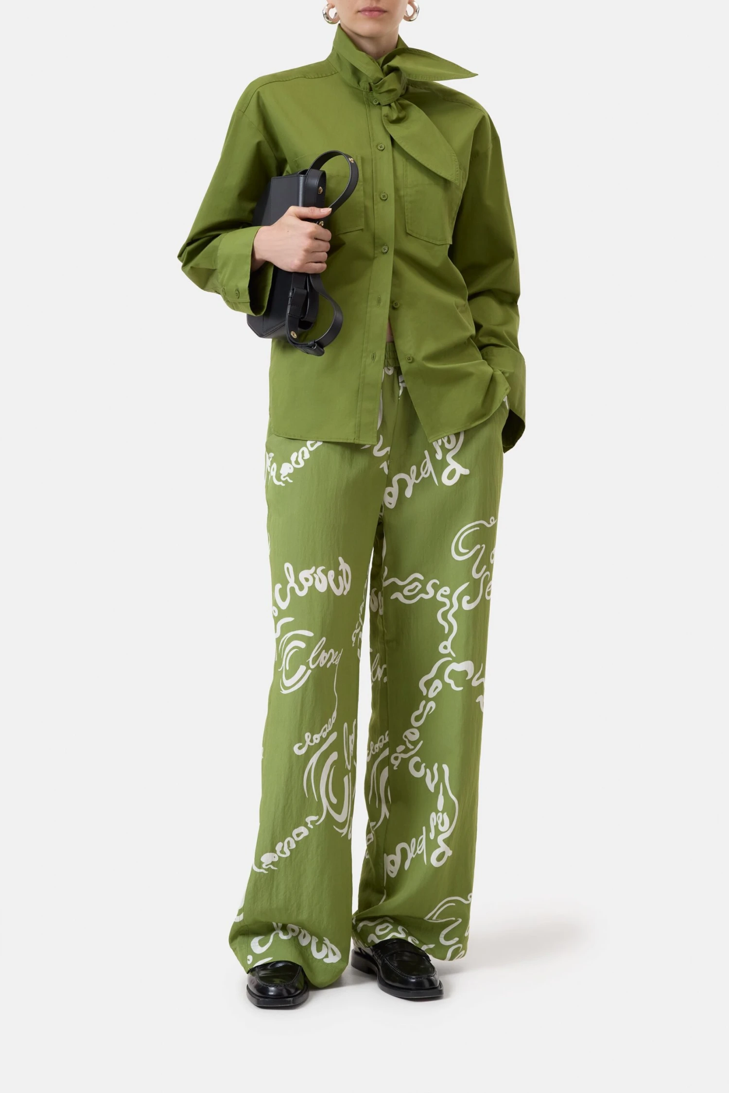 Schalbluse aus Baumwoll-Popeline Pistachio green Schalbluse Aus Baumwoll-Popeline Pistachio Green -Closed Geschaft C94789 252 22 695 scaled