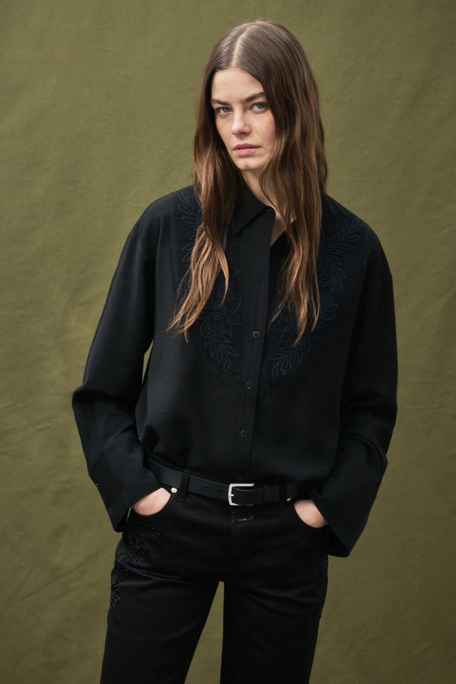 Hemd mit Stickerei Black Hemd Mit Stickerei Black -Closed Geschaft C94888 26K EM 100 5 scaled