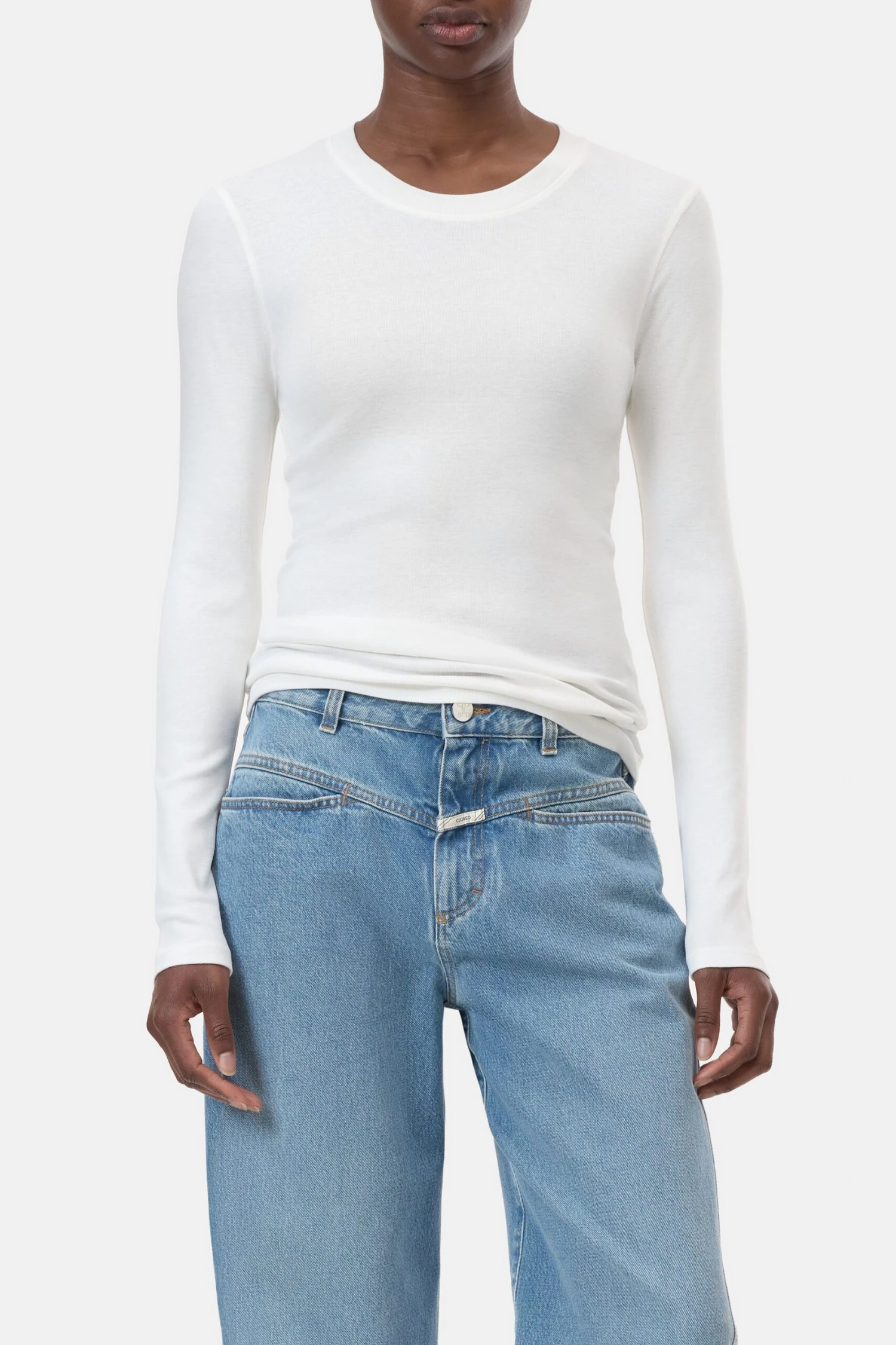 Longsleeve aus Baumwoll-Mix Ivory Longsleeve Aus Baumwoll-Mix Ivory -Closed Geschaft C95026 420 22 218 1 scaled