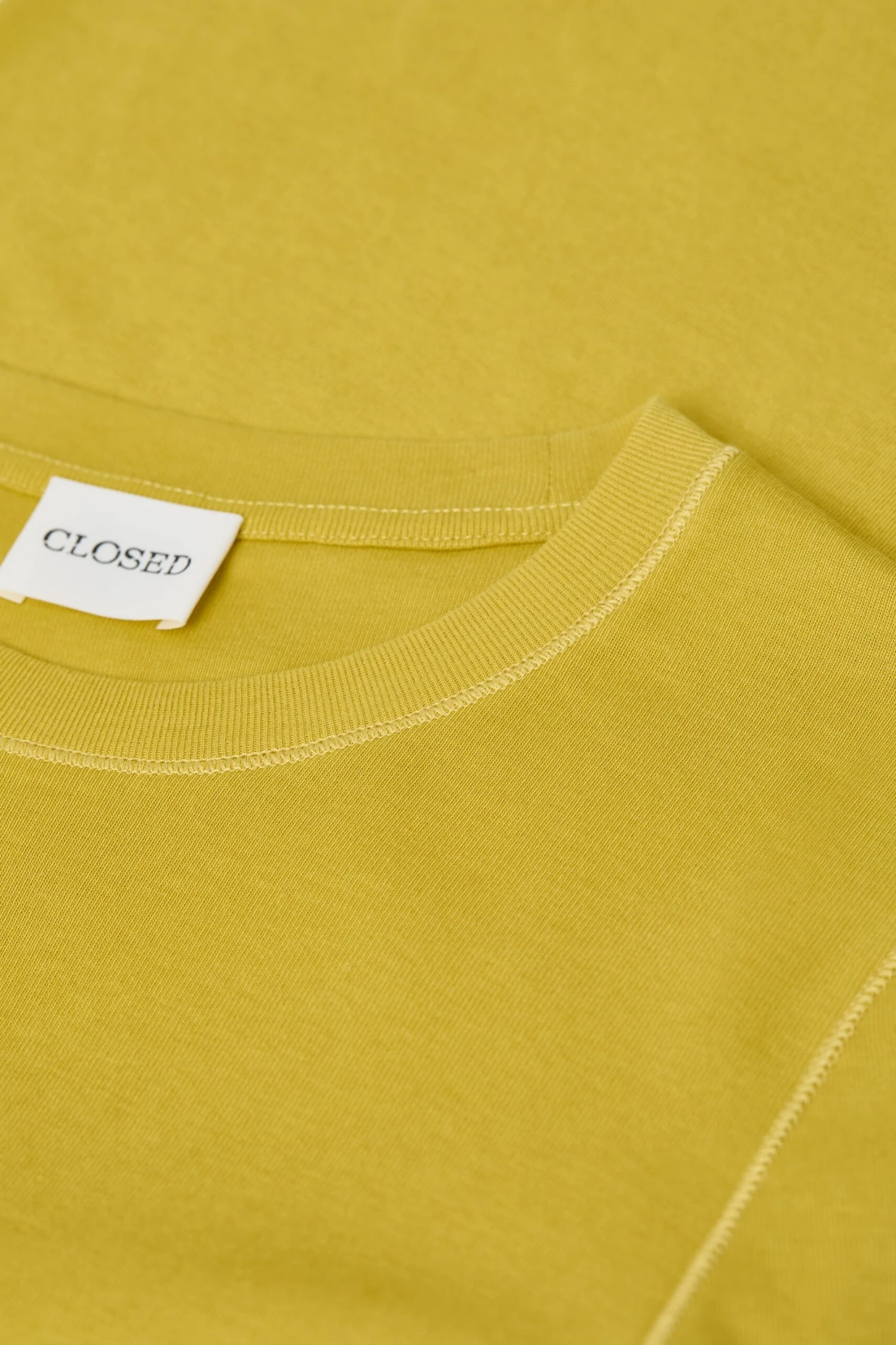 Longsleeve aus Baumwoll-Mix Golden yellow Longsleeve Aus Baumwoll-Mix Golden Yellow -Closed Geschaft C95026 420 22 456 4 scaled