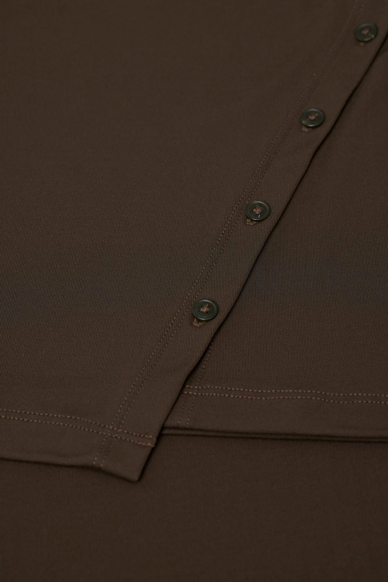 Longsleeve mit Schlitz-Detail Marsh green Longsleeve Mit Schlitz-Detail Marsh Green -Closed Geschaft C95042 45W 22 694 6 scaled