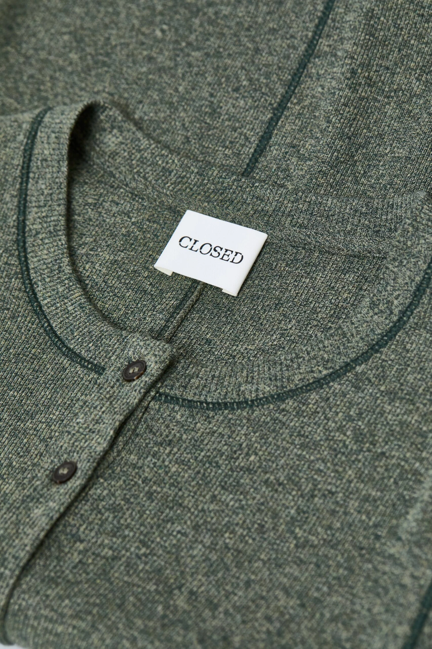 Kurzarmshirt aus Baumwolle Forest green Kurzarmshirt Aus Baumwolle Forest Green -Closed Geschaft C95084 425 22 681 6 scaled