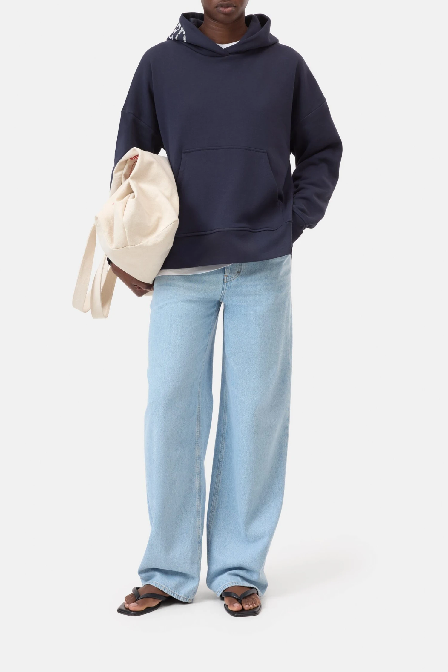 Hoodie aus Bio-Baumwolle Dark night Hoodie Aus Bio-Baumwolle Dark Night -Closed Geschaft C95358 472 EM 568 scaled