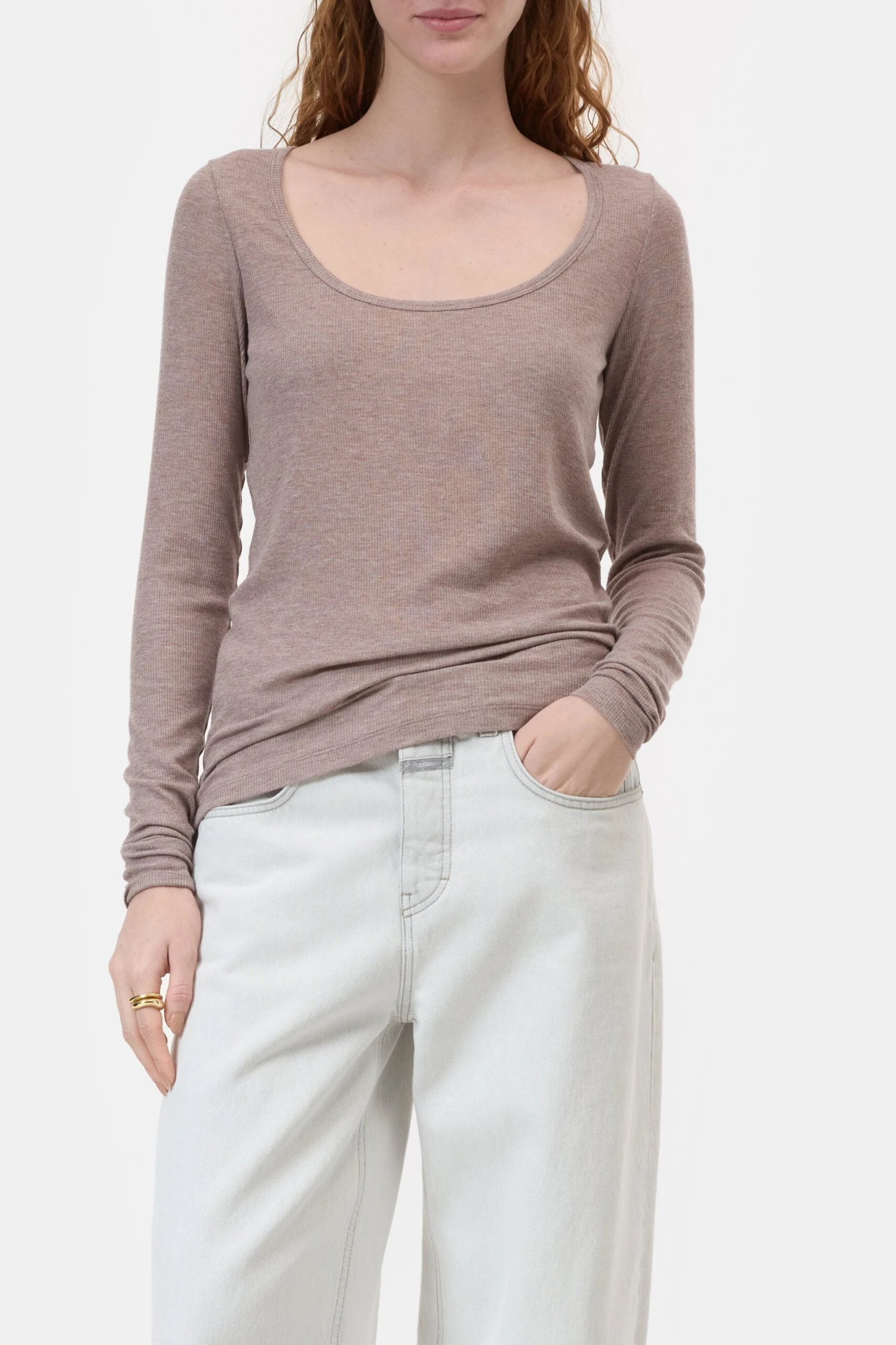 Geripptes Longsleeve aus Modal-Kaschmir-Mix Clay beige Geripptes Longsleeve Aus Modal-Kaschmir-Mix Clay Beige -Closed Geschaft C95366 42S 22 911 1 scaled