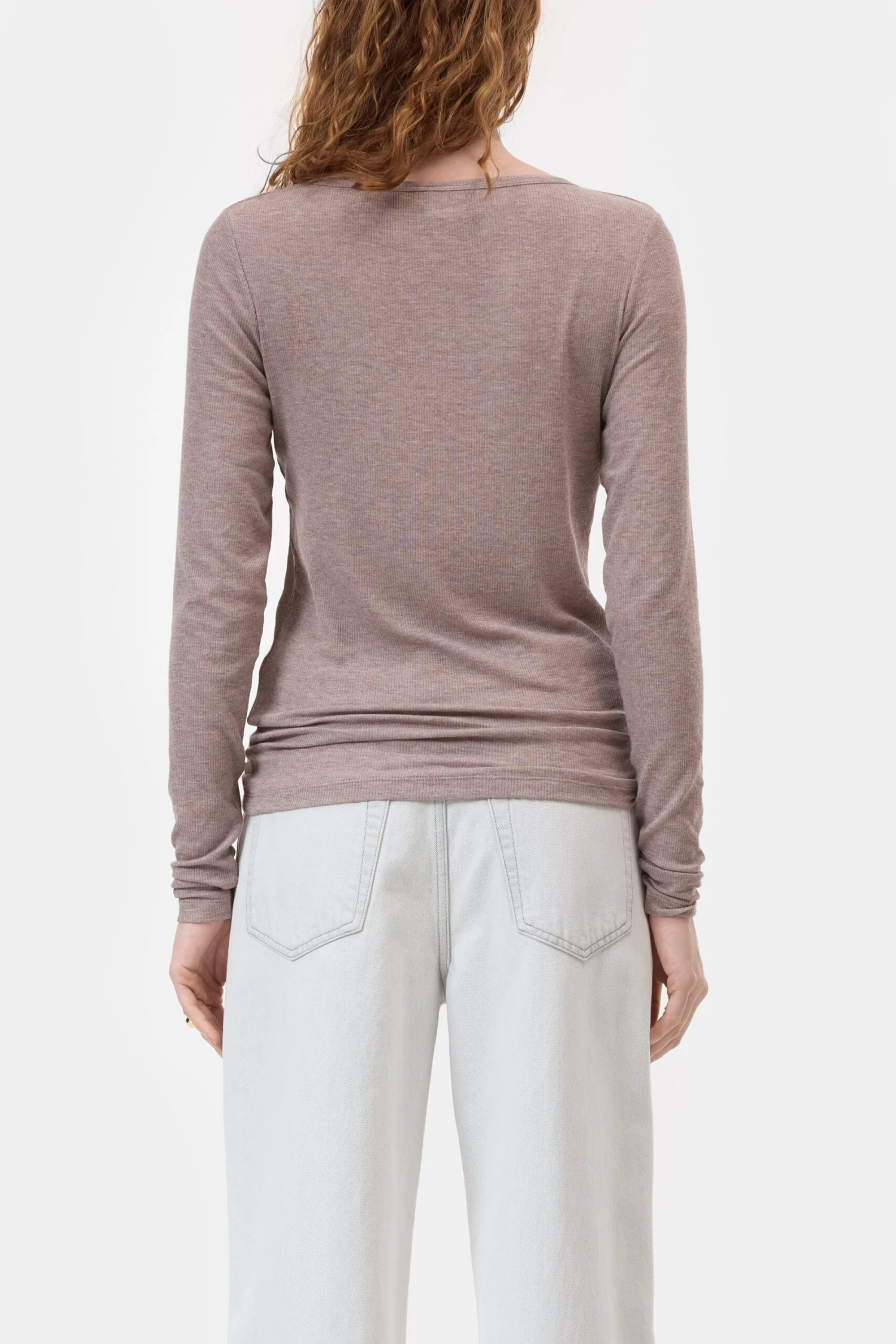 Geripptes Longsleeve aus Modal-Kaschmir-Mix Clay beige Geripptes Longsleeve Aus Modal-Kaschmir-Mix Clay Beige -Closed Geschaft C95366 42S 22 911 2 scaled