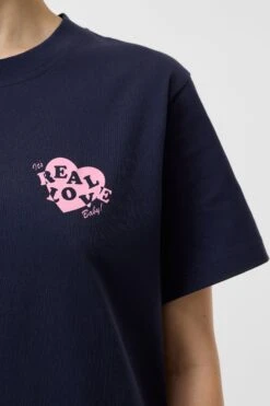 T-shirt “It's Real Love, Baby!” Dark Night -Closed Geschaft C95513 44H PR 568 2