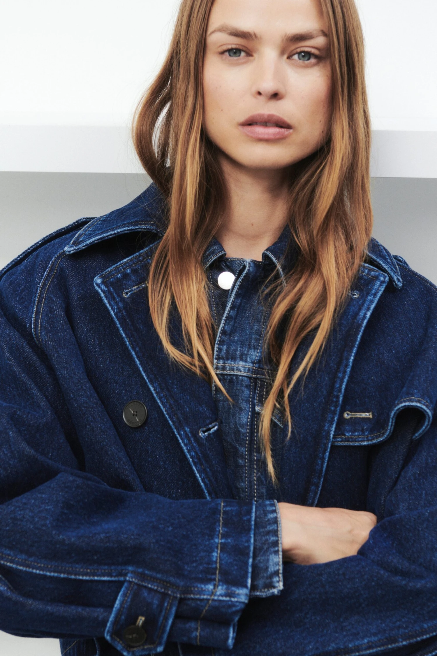 Cropped Trench aus Denim Dark blue Cropped Trench Aus Denim Dark Blue -Closed Geschaft C97133 18L 24 DBL 6 scaled