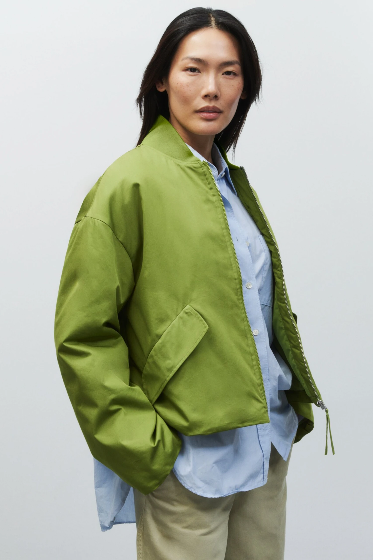 Bomber aus Baumwoll-Mix Pistachio green Bomber Aus Baumwoll-Mix Pistachio Green -Closed Geschaft C97853 60L 22 695 5 scaled